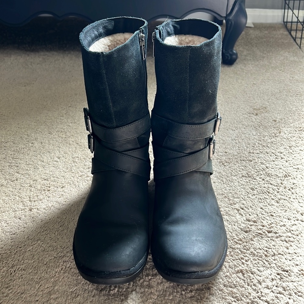 Ugg Lorna Boot in Black